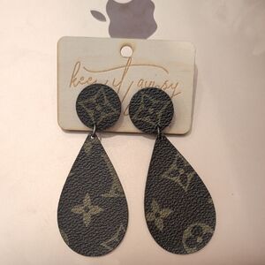 LV Monogram Patterned Teardrop Earrings